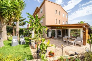 Ground floor  Avenida palmeres. Planta baja totalmente reformada con jardín privado, sauna, pisc