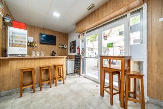 Lloguer Local Comercial  Carrer blanquerna. Traspaso de barcafetería en una de las mejores ubicaciones de pa