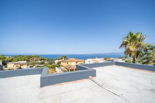 Casa  Carrer carrer centaure. Exclusivo chalet completamente reformado con vistas al mar en ba