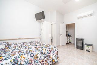 Local Comercial  Carrer d'onofre jaume. Local con proyecto para vivienda y trastero  proyecto avanzado