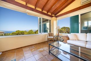 Casa aparellada a Son Verí. Exclusiva vivienda con jardín y piscina privada en son verí nou