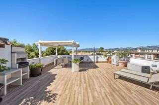 Rent Penthouse in Son Ramonell-Es Figueral. Ático reformado con gran terraza y piscina comunitaria en marrat
