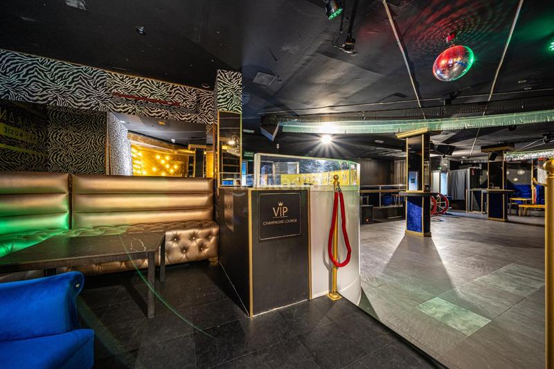Foto 76790f94-78b7-4a2a-990b-0baa6f48303c. Alquiler local comercial se traspasa discoteca en pleno funcionamiento en Magaluf en Calvià