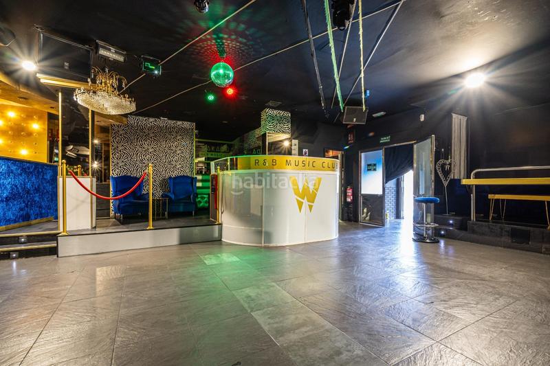 Foto acaa1f6e-dd98-4580-9908-6bc51a95e7d9. Alquiler local comercial se traspasa discoteca en pleno funcionamiento en Magaluf en Calvià