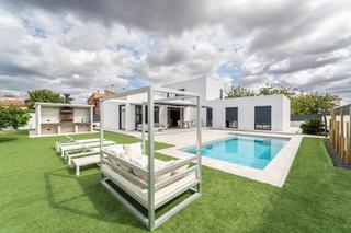 Rent Chalet  Carrer esparver. Chalet unifamiliar alquiler temporal solo agosto en puig de ros
