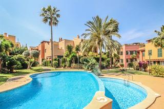 Miete Erdgeschoss  Carrer ametler. Planta baja con parking  trastero y piscinas comunitarias en son