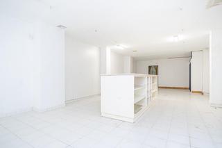 Local commercial  Major. Se vende local comercial en plena peatonal de sa pobla  ubicació