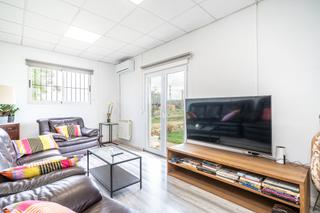 House  Ses barraques. Terreno con nave, vivienda y oficinas