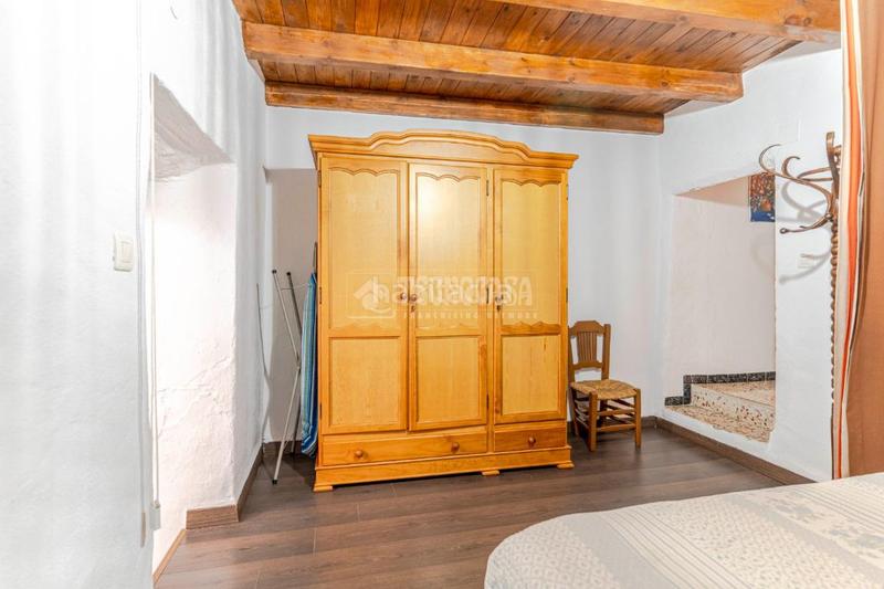 Foto c6aa44b5-4223-42da-b2ec-2a28f55fe54c. Casa pareada casa en venta en los guajares en Guájares (Los)