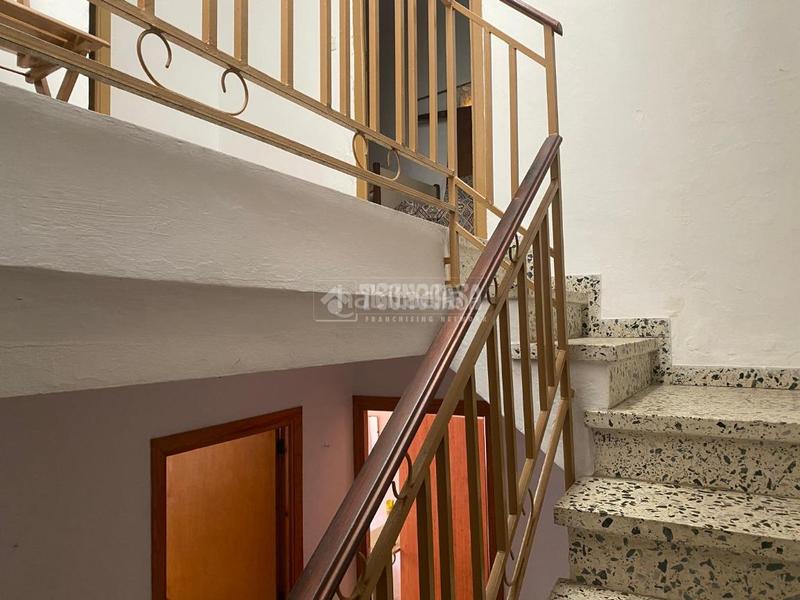 Foto 3c402a47-be0f-4a7b-bebf-06fa936e5ff8. Casa aparellada a Lanjarón