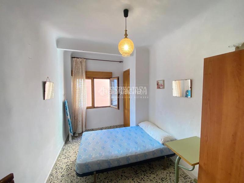Foto 3e00962b-8e8e-46ff-8425-1519e155a91a. Casa aparellada a Lanjarón