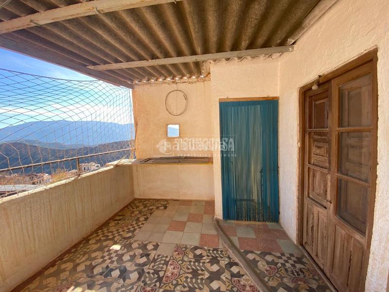 Foto 807d829b-4511-4c16-a8e8-ee27f471f7ad. Casa aparellada a Lanjarón