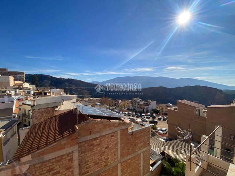 Foto a54ee798-8d6d-4526-b8ae-6dbd4e054aa9. Casa aparellada a Lanjarón