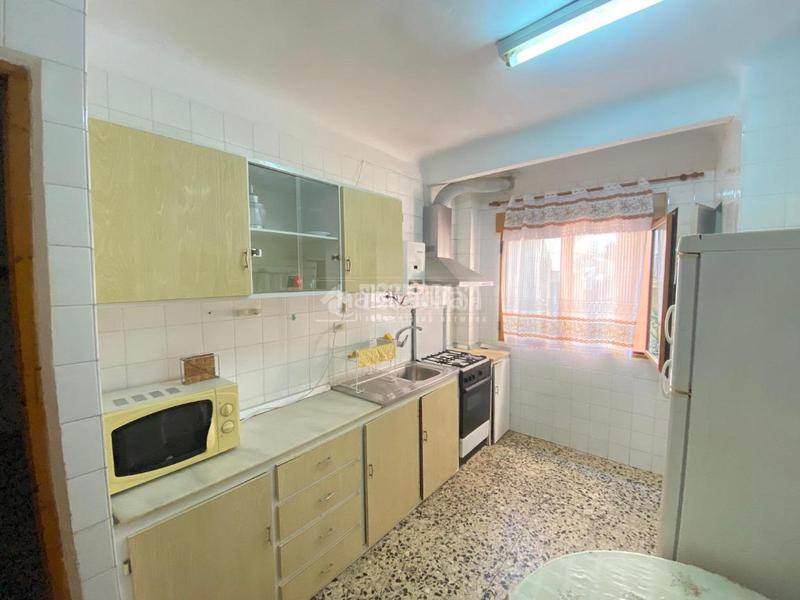 Foto a93e2007-df6a-456a-b4b6-ebc4221f1a0e. Casa aparellada a Lanjarón
