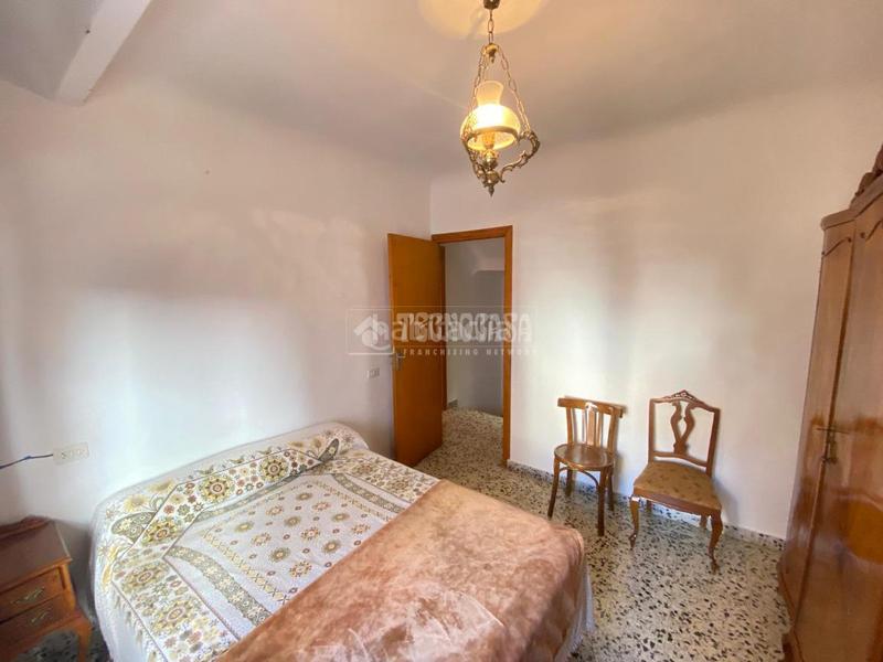 Foto c63a81d6-7be5-46f3-9d1a-9364cb44d56d. Casa aparellada a Lanjarón