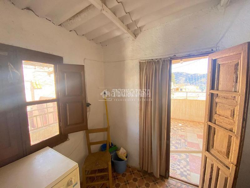 Foto e8057161-2642-4c64-9ab9-bd67e7913bb2. Casa aparellada a Lanjarón