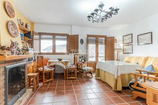 Casa aparellada a Bubión. Casa en venta en bubión