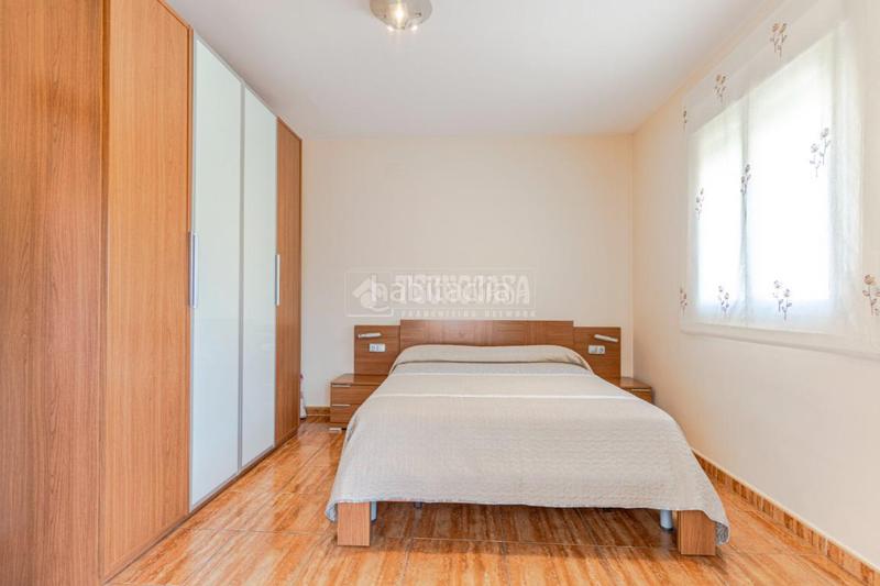 Foto 5bedfa3a-13a9-4cb5-8f67-4cce2fcedd06. Casa pareada casa en venta en Órgiva