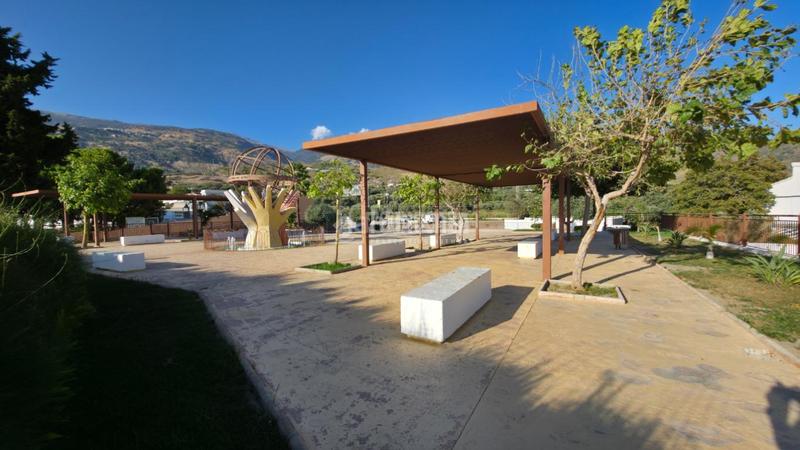 Foto f9c7e392-1243-4703-8a9b-a50cc8a20c9e. Casa bifamiliare con parcheggio piscina in Órgiva