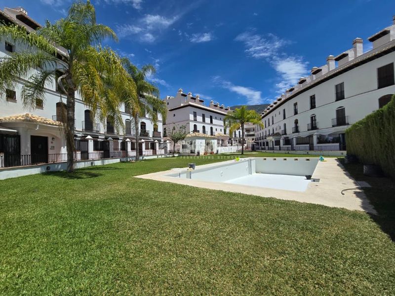 Foto bf9431ea-390c-4c89-a170-1d3dcb685552. Pis amb aparcament piscina a Vélez de Benaudalla