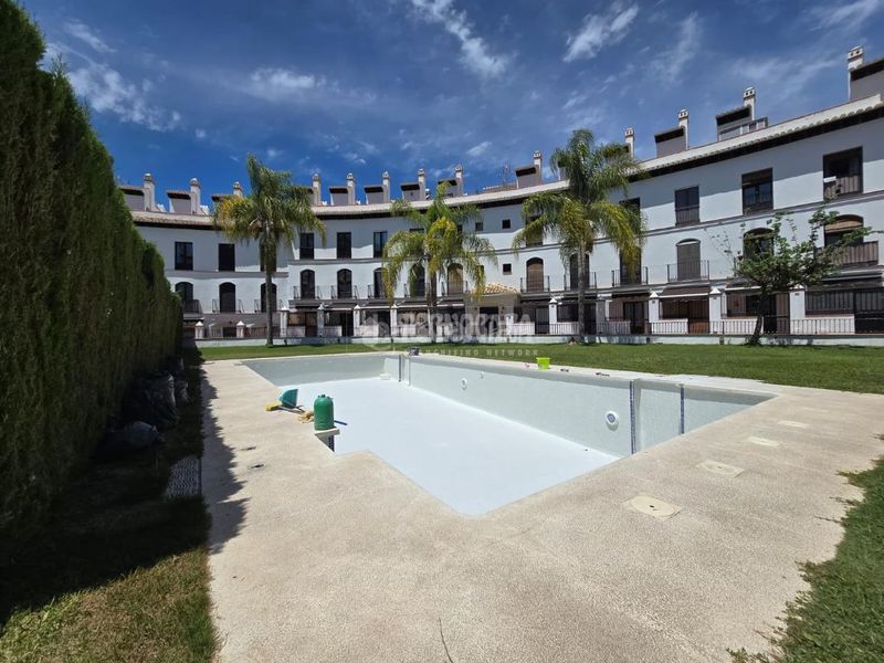 Foto c55ae387-5ddc-4fa2-b7df-765e1abfdd56. Pis amb aparcament piscina a Vélez de Benaudalla