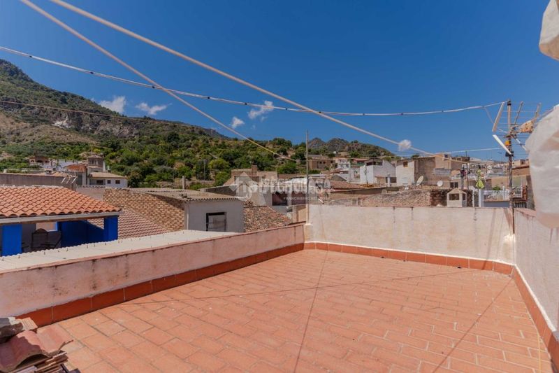 Foto 0b66d607-728a-4436-97ae-12e775826969. Casa aparellada a Guájares (Los)