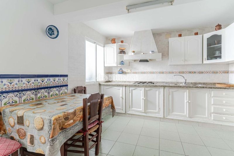 Foto 0db29a45-edd0-4971-b418-8ea9e03da744. Casa aparellada a Guájares (Los)
