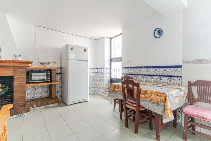 Foto 0ff587a8-b4fa-4a33-bbf6-fc4dd1b269d9. Casa aparellada a Guájares (Los)