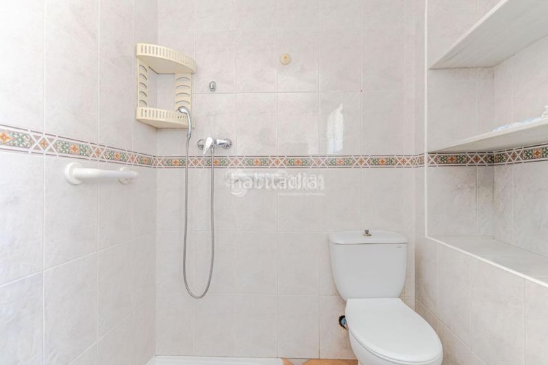 Foto 136d08f5-6d28-4df0-a9bc-25e78753b2cd. Casa aparellada a Guájares (Los)