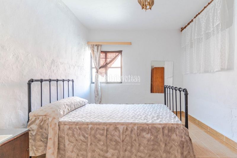 Foto 47f419bb-8a7a-426a-ad4d-5c4f7531f7cd. Casa aparellada a Guájares (Los)
