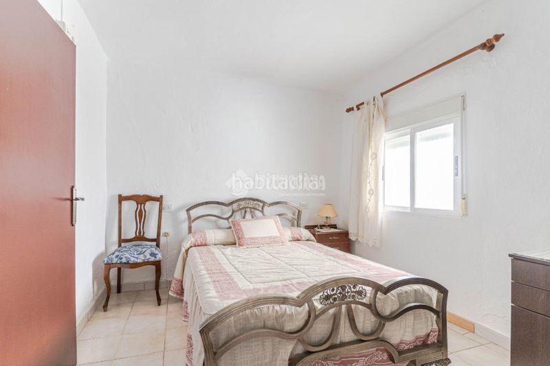 Foto 5bd9e67f-0cbb-4239-b350-81bccc474d16. Casa aparellada a Guájares (Los)