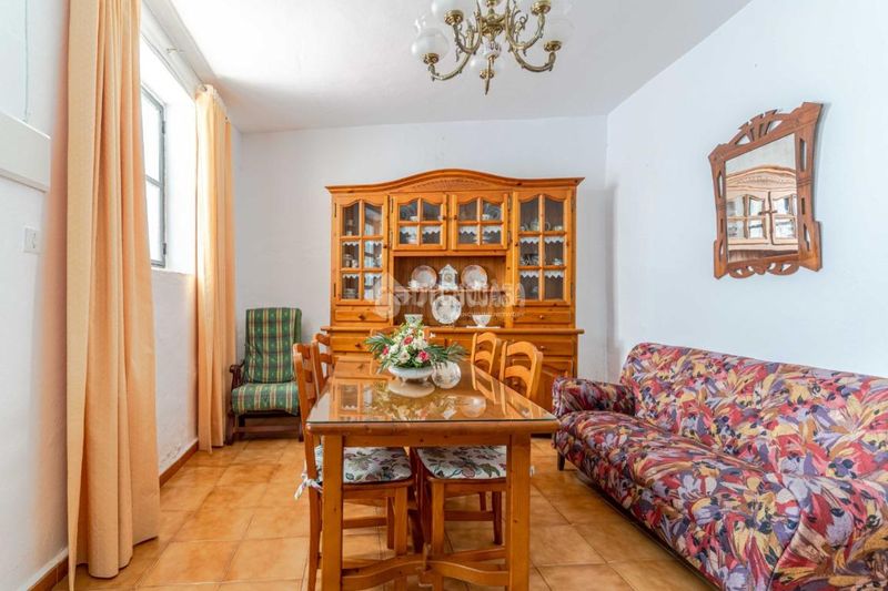 Foto 98d30ad1-2ccb-4684-84aa-0f93609ce319. Casa aparellada a Guájares (Los)