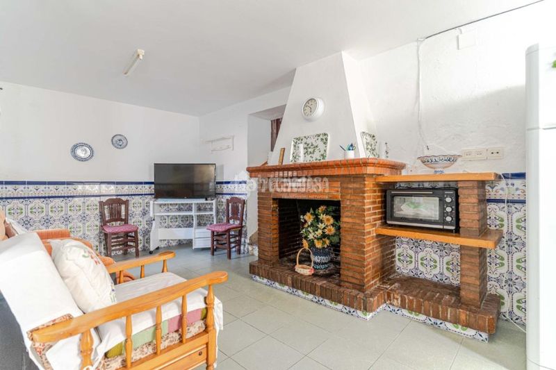 Foto 9f8a85c9-4609-46c0-821e-f56e5dd11863. Casa aparellada a Guájares (Los)