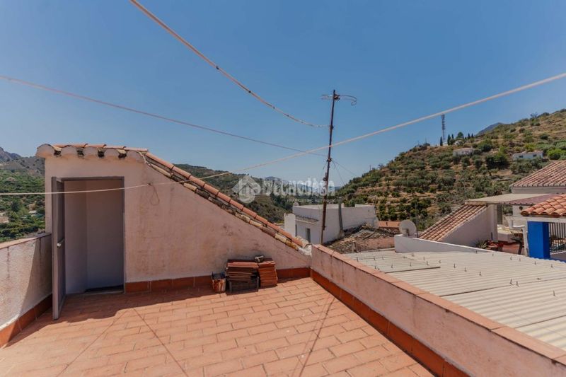 Foto a0736094-09bb-4070-9711-25e1b4b161db. Casa aparellada a Guájares (Los)