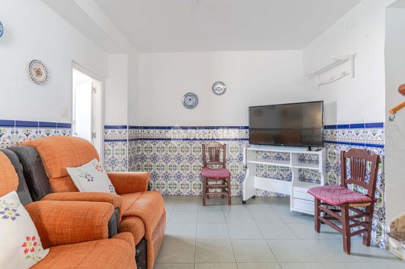 Foto aed95ed1-cdbe-4671-bf0f-9de3ca68a83e. Casa aparellada a Guájares (Los)