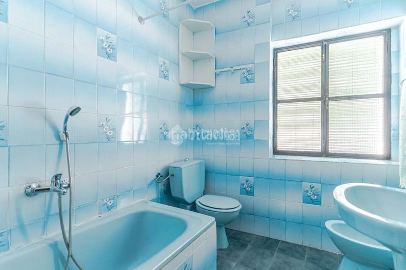 Foto d3909e3d-596c-43c7-85f3-5f6ac952f875. Casa aparellada a Guájares (Los)