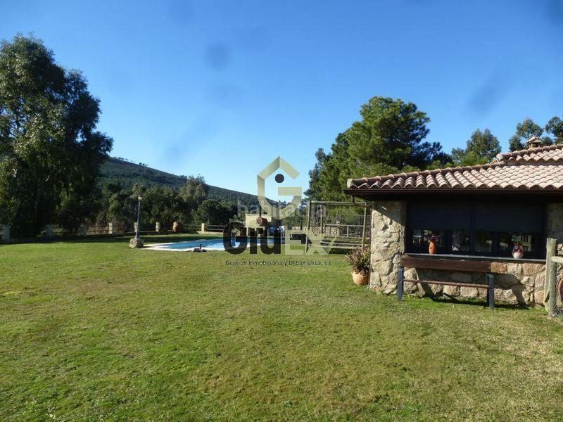 Foto cc61ea9c-59e3-4040-b2e8-6a51ec2166c6. Finca rústica a Cañaveral