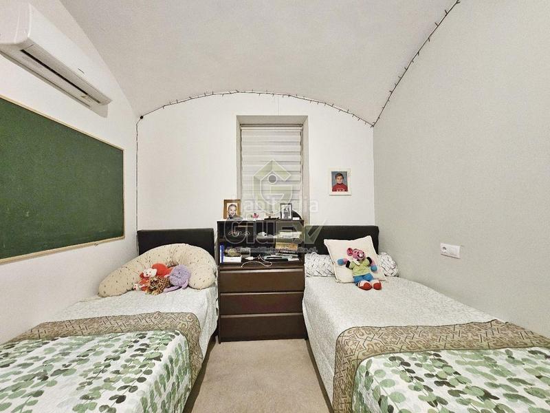 Foto c5a9792b-3f02-42a7-972a-e60961db5612. Casa amb calefacció a Casco Antiguo Cáceres