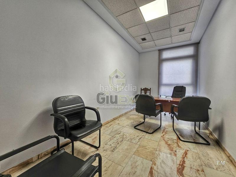 Foto 31c1bf55-90bc-413e-91db-3fd1e8194cc2. Rent business premise in Centro Cáceres