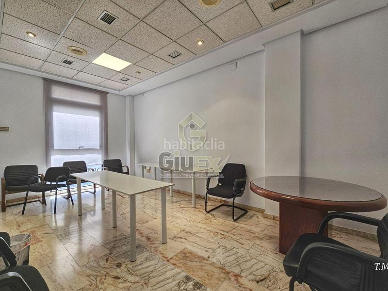 Foto f5cd53ee-a78c-442e-bd53-b623bf690118. Rent business premise in Centro Cáceres