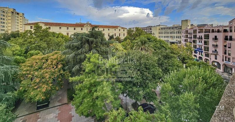 Foto fd419a1b-af04-4444-9fb5-60f12d2c1154. Etagenwohnung mit heizung parking in Casco Antiguo Cáceres