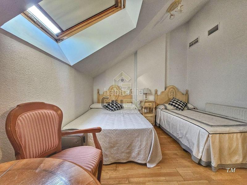 Foto 21c807c0-b953-4321-a2a8-a6ebb5d5db26. Zweistöckige wohnung mit heizung parking in Centro Cáceres