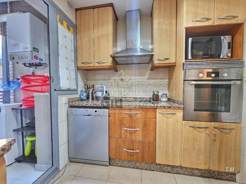 Foto ecc1a0d0-f51e-4221-8de9-690b3fb4e6bd. Zweistöckige wohnung mit heizung parking in Centro Cáceres