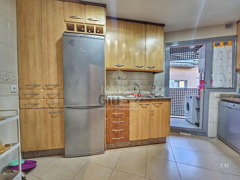 Foto f753ad9c-098f-46c0-92d7-4f50a6309c66. Zweistöckige wohnung mit heizung parking in Centro Cáceres