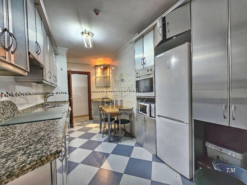 Foto ef484905-73d7-43aa-8444-11de690a3125. Appartamento con riscaldamento parcheggio in Casco Antiguo Cáceres