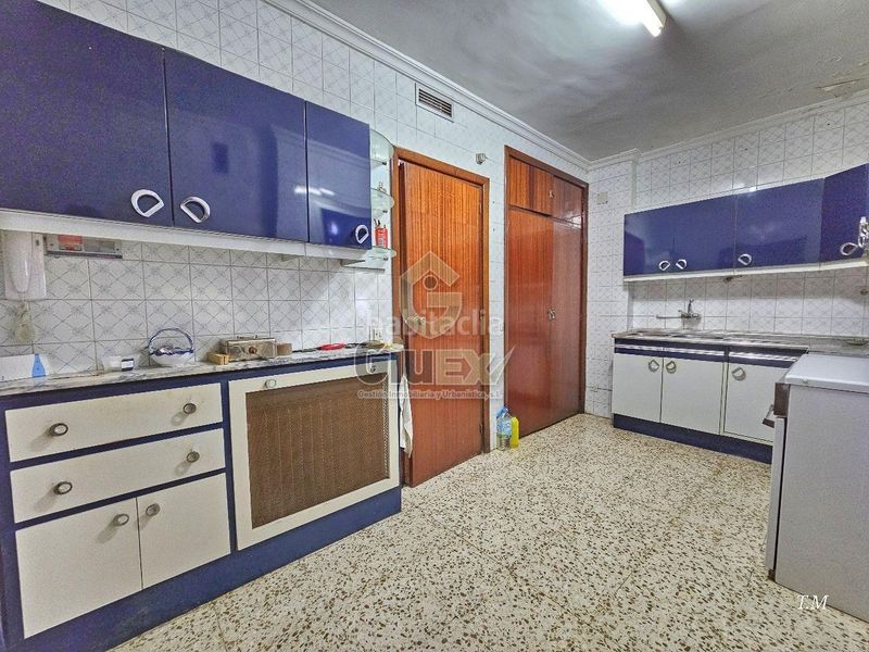 Foto 00c2466c-5a6b-4772-8d80-f1eadac393c0. Flat with heating parking in Casco Antiguo Cáceres