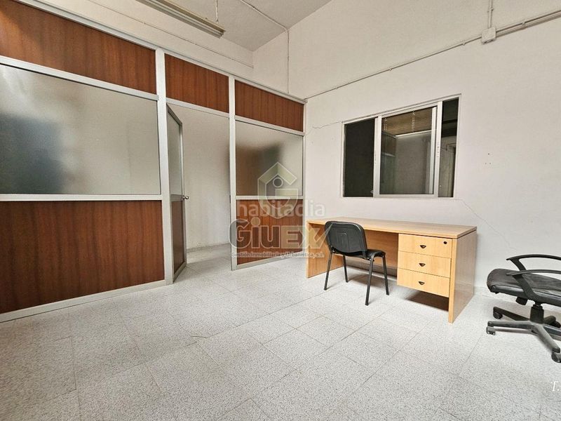 Foto adc025cd-f4d7-41bd-a712-fa0a3ddb675e. Local comercial en Centro Cáceres
