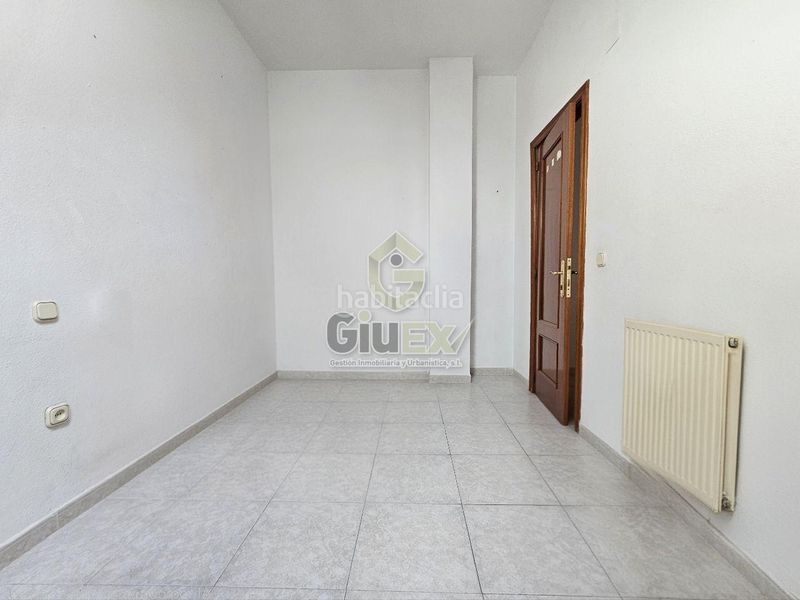 Foto e6062f5a-37d1-4aa6-b7b3-7887a6e69c17. Flat with heating in Centro Cáceres
