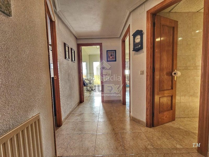 Foto c1853eb2-bb36-4b7e-827d-dd6ff177eb3e. Etagenwohnung mit heizung parking in Centro Cáceres
