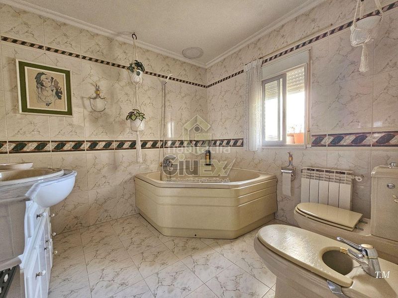Foto bf3bd89e-9319-4668-8fa4-ffdbd91ccb06. Casa amb calefacció aparcament a Casco Antiguo Cáceres